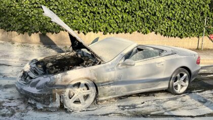 Şişli’de seyir halindeyken yanan otomobil kullanılamaz hale geldi