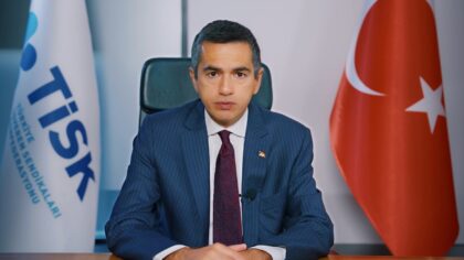 – “Yakın tarihli OECD araştırmalarına göre işlerin yüzde 27’si yapay zeka sebebiyle yüksek risk altındadır. 2030’a kadar b