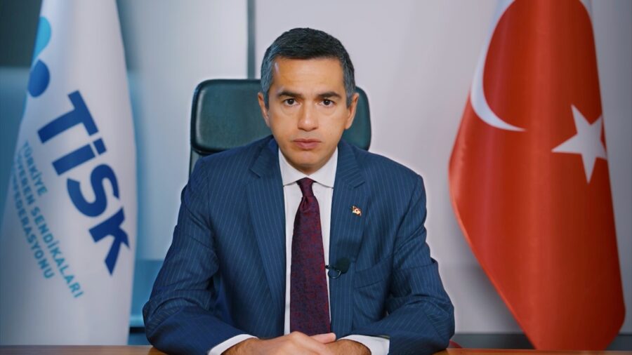 – “Yakın tarihli OECD araştırmalarına göre işlerin yüzde 27’si yapay zeka sebebiyle yüksek risk altındadır. 2030’a kadar b