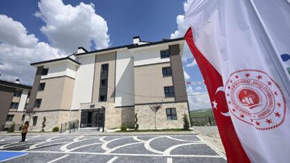 – Konutlar, 2+1 ve 3+1 şeklinde, yatay mimari ve geleneksel dokuya uygun olacak