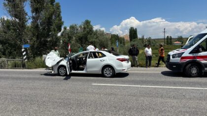 Yozgat’ta traktörle otomobilin çarpışması sonucu 2 kişi yaralandı
